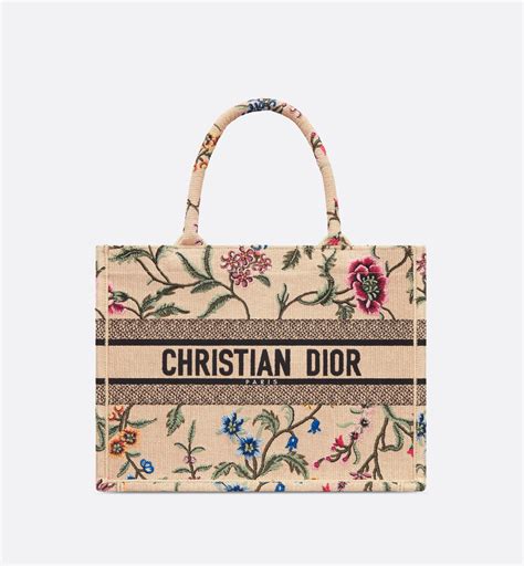 christian dior bags tote|dior achtergrond.